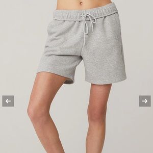 Alo Yoga Accolade Sweat Short - Size Medium